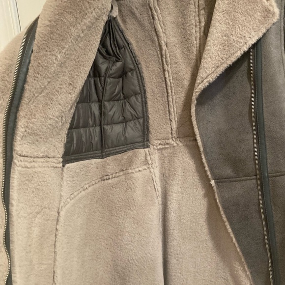 Rino&Pelle Grey Coat with Faux Fur Collar - Picture 4 of 8